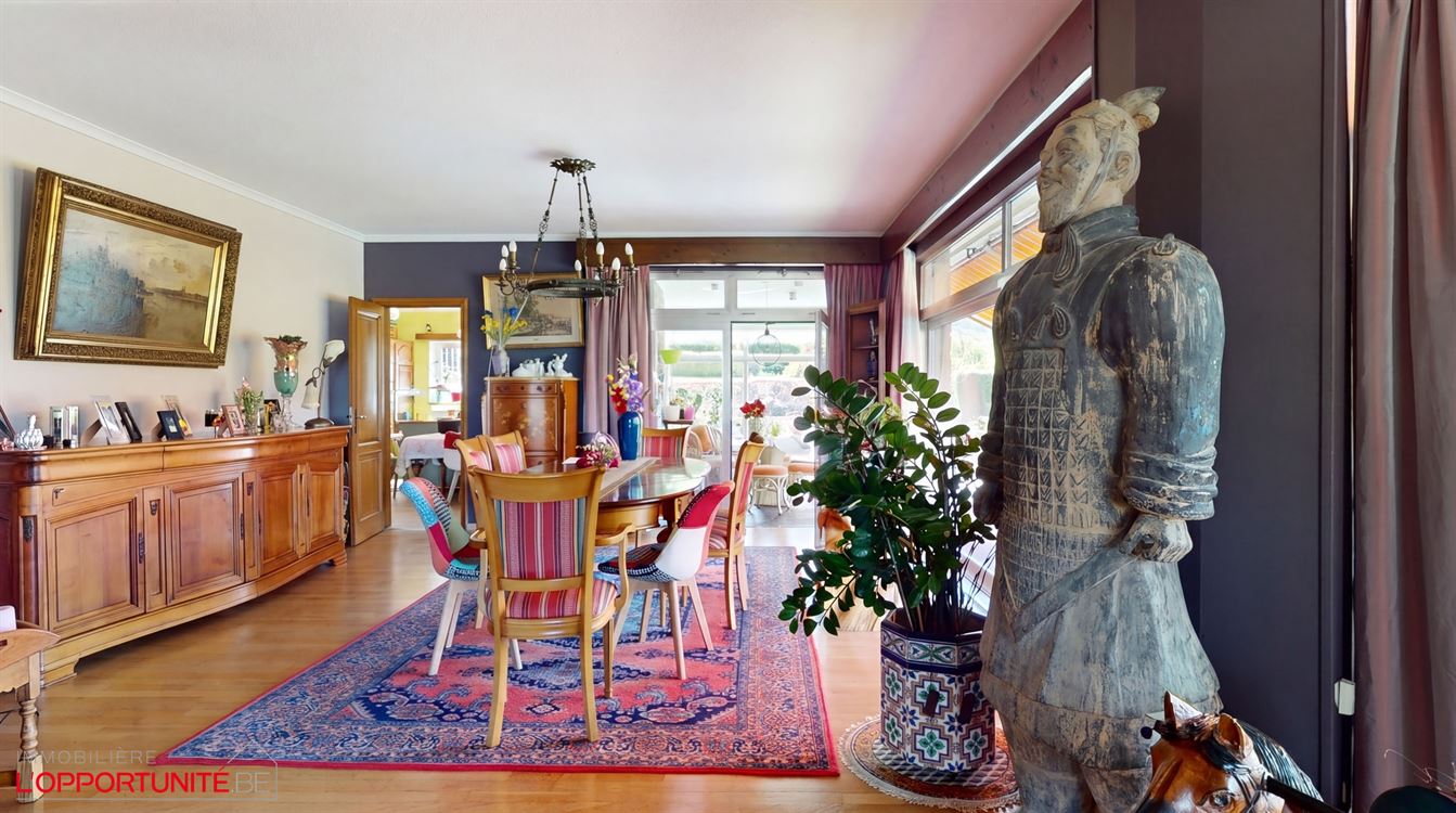 Propriété exceptionnelle sur 35 ares de terrain, 4 chambres, garages et carport.