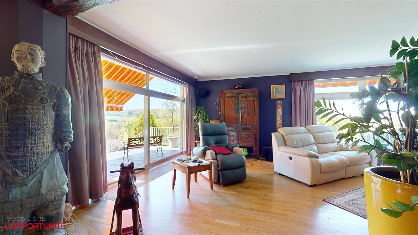 Propriété exceptionnelle sur 35 ares de terrain, 4 chambres, garages et carport.