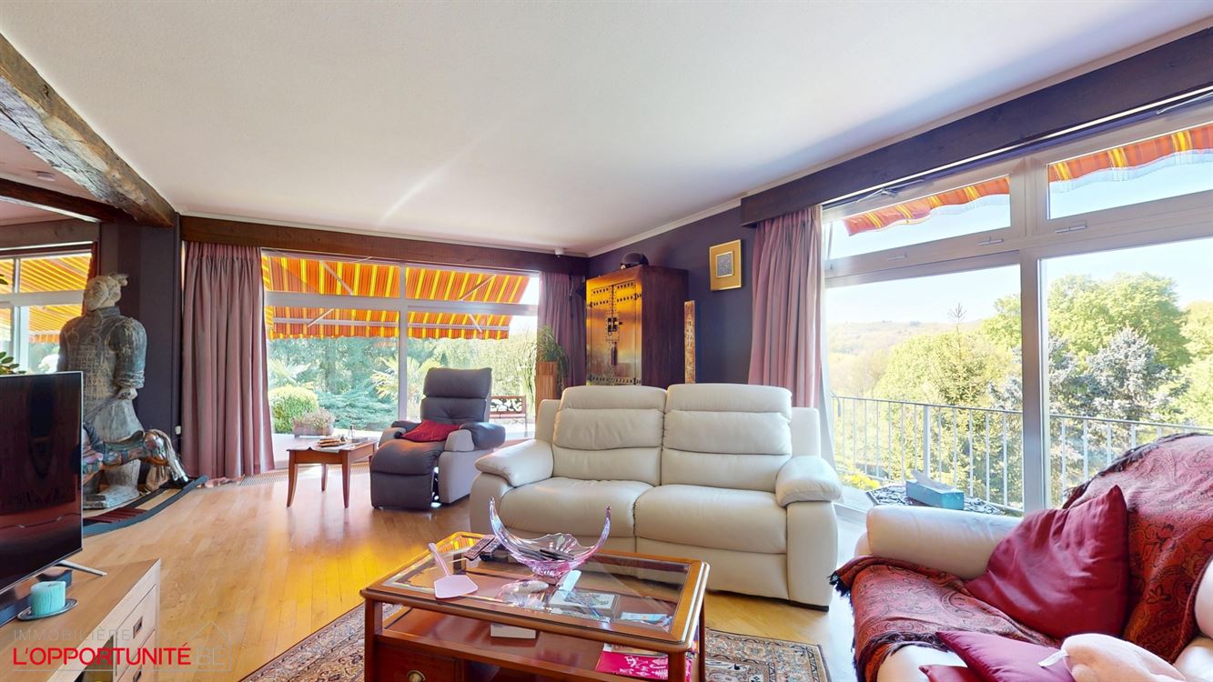 Propriété exceptionnelle sur 35 ares de terrain, 4 chambres, garages et carport.