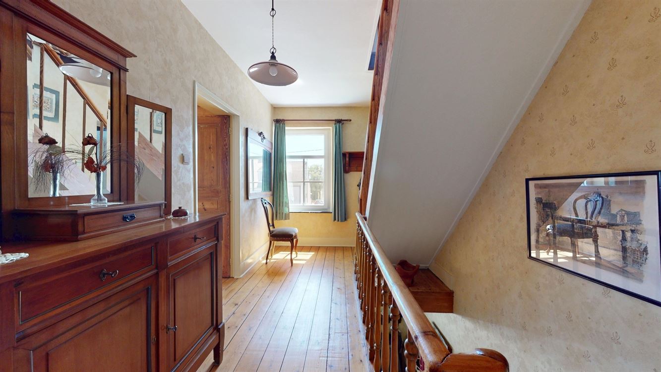 BELLE GRANDE MAISON DE CARACTERE AVEC BEAUCOUP DE POTENTIEL SUR DE 38 ARES DONT 18 A BATIR