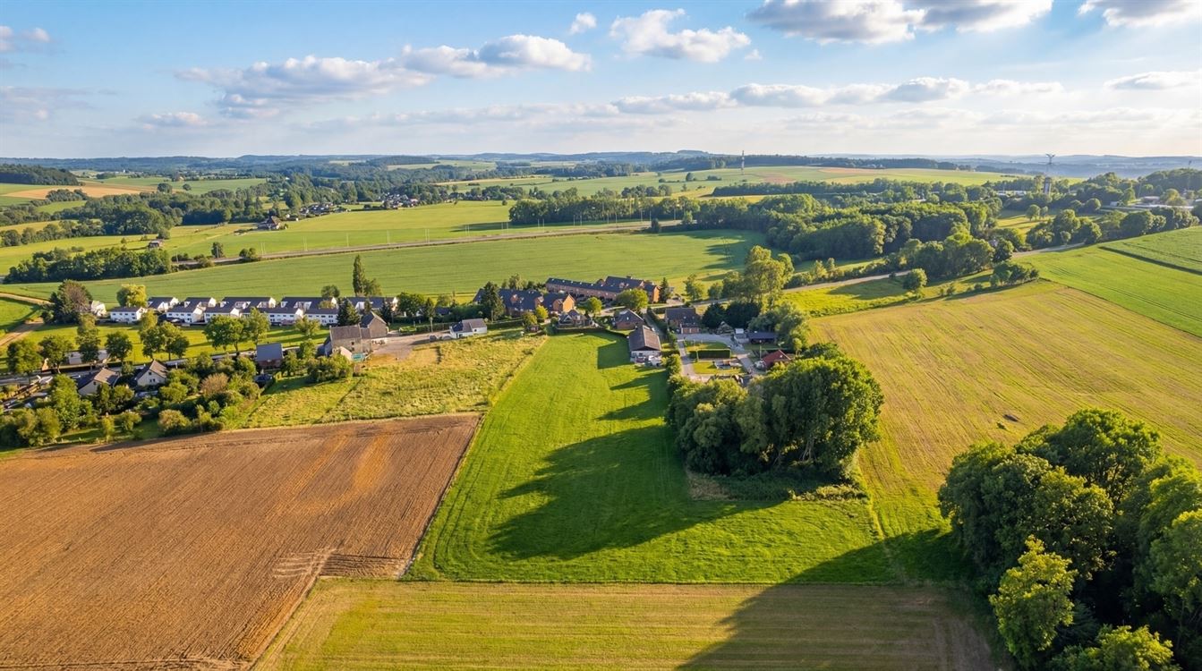 Villa de plain pied + Entrepôt + terrain agricole