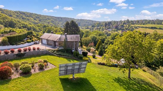 Propriété exceptionnelle sur 35 ares de terrain, 4 chambres, garages et carport.