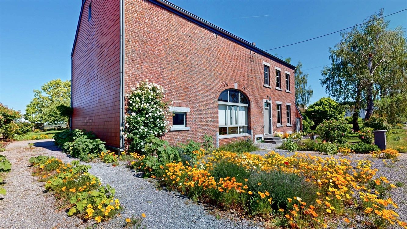 BELLE GRANDE MAISON DE CARACTERE AVEC BEAUCOUP DE POTENTIEL SUR DE 38 ARES DONT 18 A BATIR