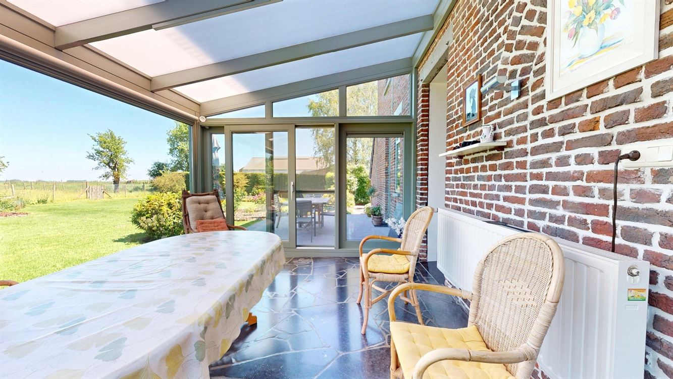 BELLE GRANDE MAISON DE CARACTERE AVEC BEAUCOUP DE POTENTIEL SUR DE 38 ARES DONT 18 A BATIR
