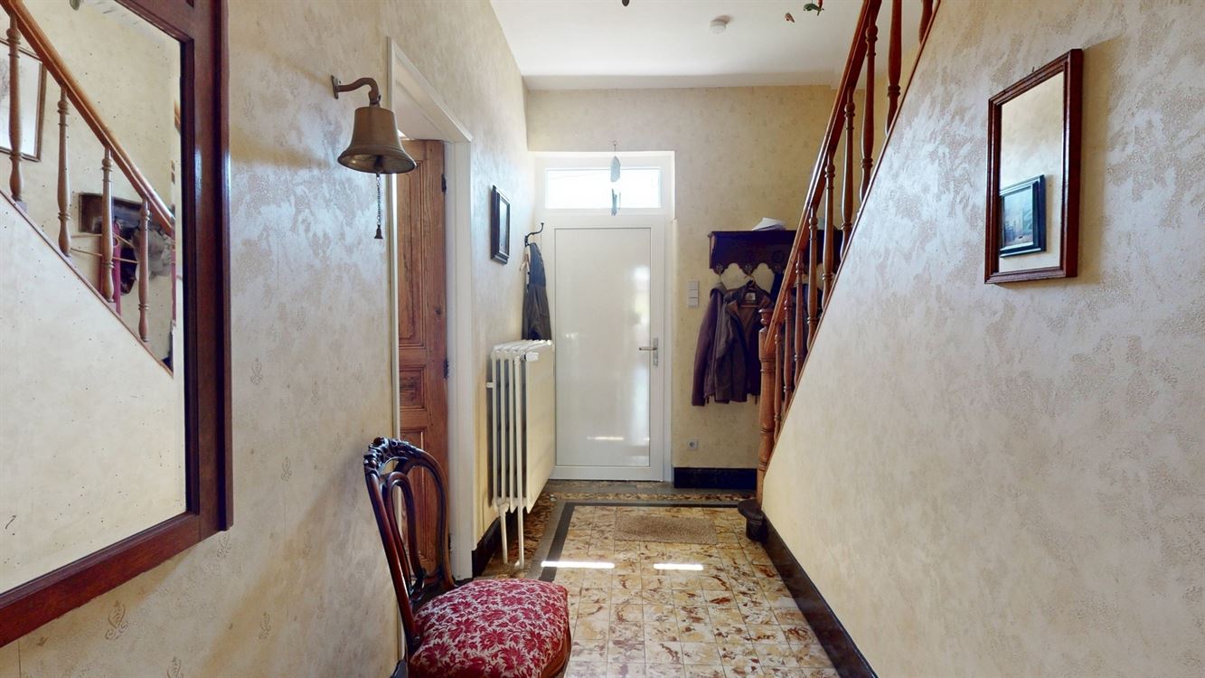 BELLE GRANDE MAISON DE CARACTERE AVEC BEAUCOUP DE POTENTIEL SUR DE 38 ARES DONT 18 A BATIR