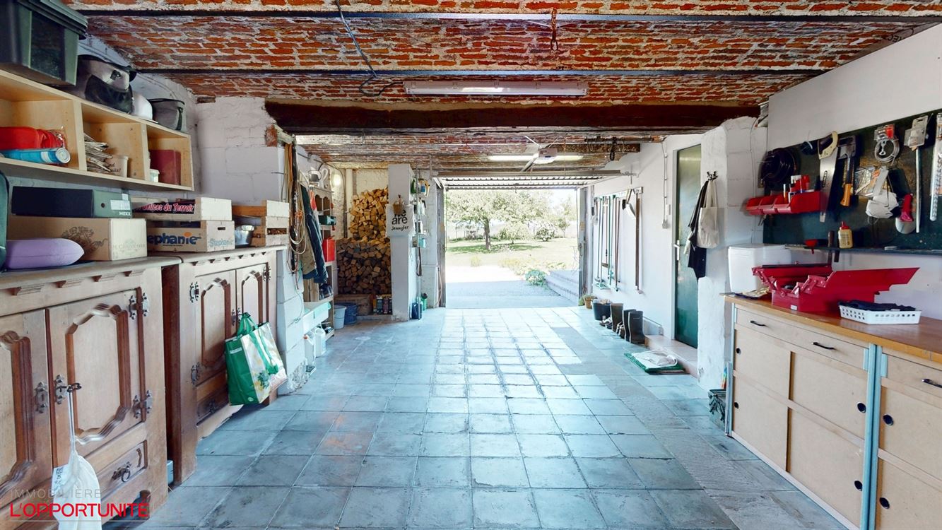 BELLE GRANDE MAISON DE CARACTERE AVEC BEAUCOUP DE POTENTIEL SUR DE 38 ARES DONT 18 A BATIR