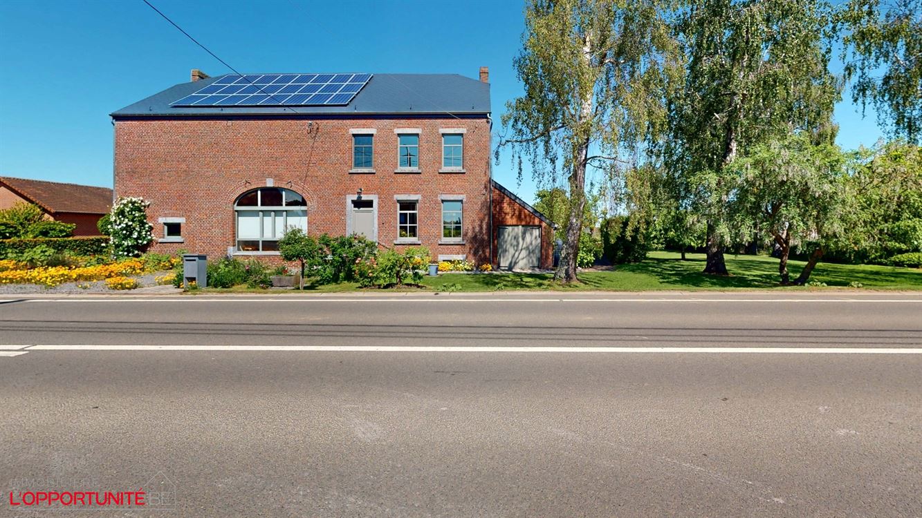 BELLE GRANDE MAISON DE CARACTERE AVEC BEAUCOUP DE POTENTIEL SUR DE 38 ARES DONT 18 A BATIR