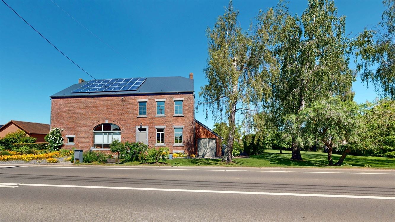 BELLE GRANDE MAISON DE CARACTERE AVEC BEAUCOUP DE POTENTIEL SUR DE 38 ARES DONT 18 A BATIR