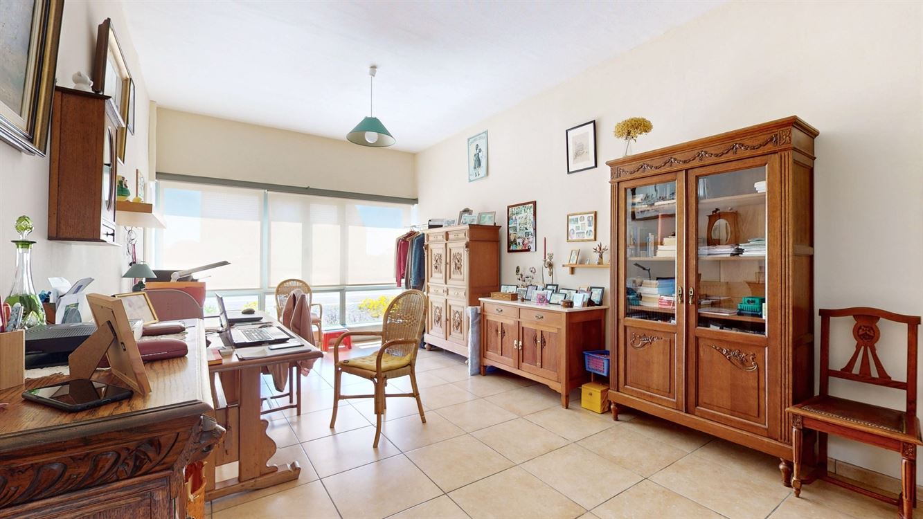 BELLE GRANDE MAISON DE CARACTERE AVEC BEAUCOUP DE POTENTIEL SUR DE 38 ARES DONT 18 A BATIR