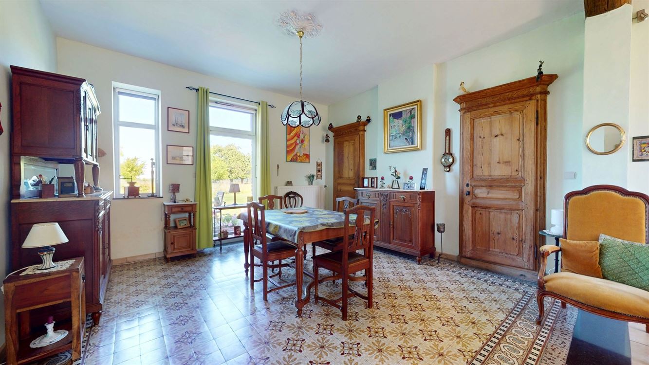 BELLE GRANDE MAISON DE CARACTERE AVEC BEAUCOUP DE POTENTIEL SUR DE 38 ARES DONT 18 A BATIR