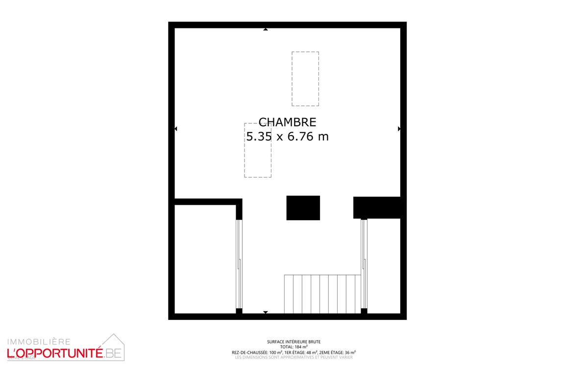 Magnifique maison trois chambres, passage latéral mitoyen et beau jardin.