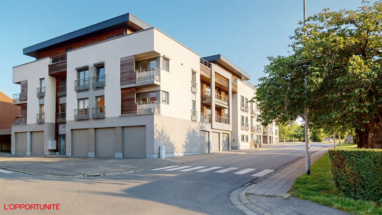 Magnifique appartement penthouse deux chambres, splendide terrasse, cave et garage.