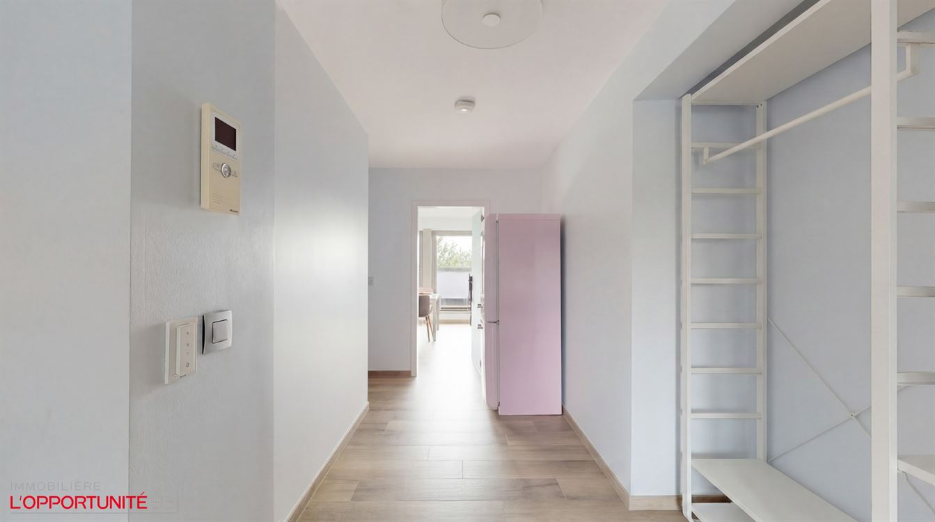 Magnifique appartement penthouse deux chambres, splendide terrasse, cave et garage.
