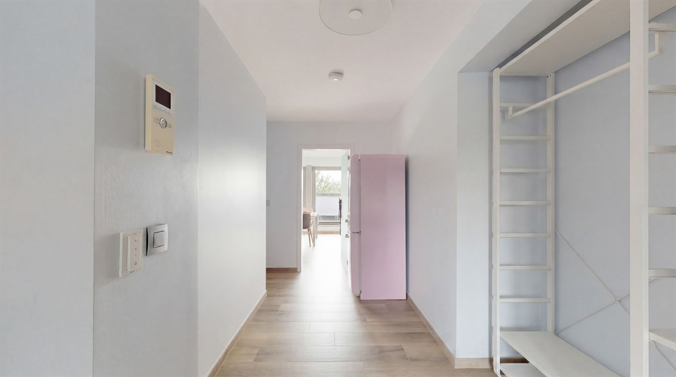 Magnifique appartement penthouse deux chambres, splendide terrasse, cave et garage.