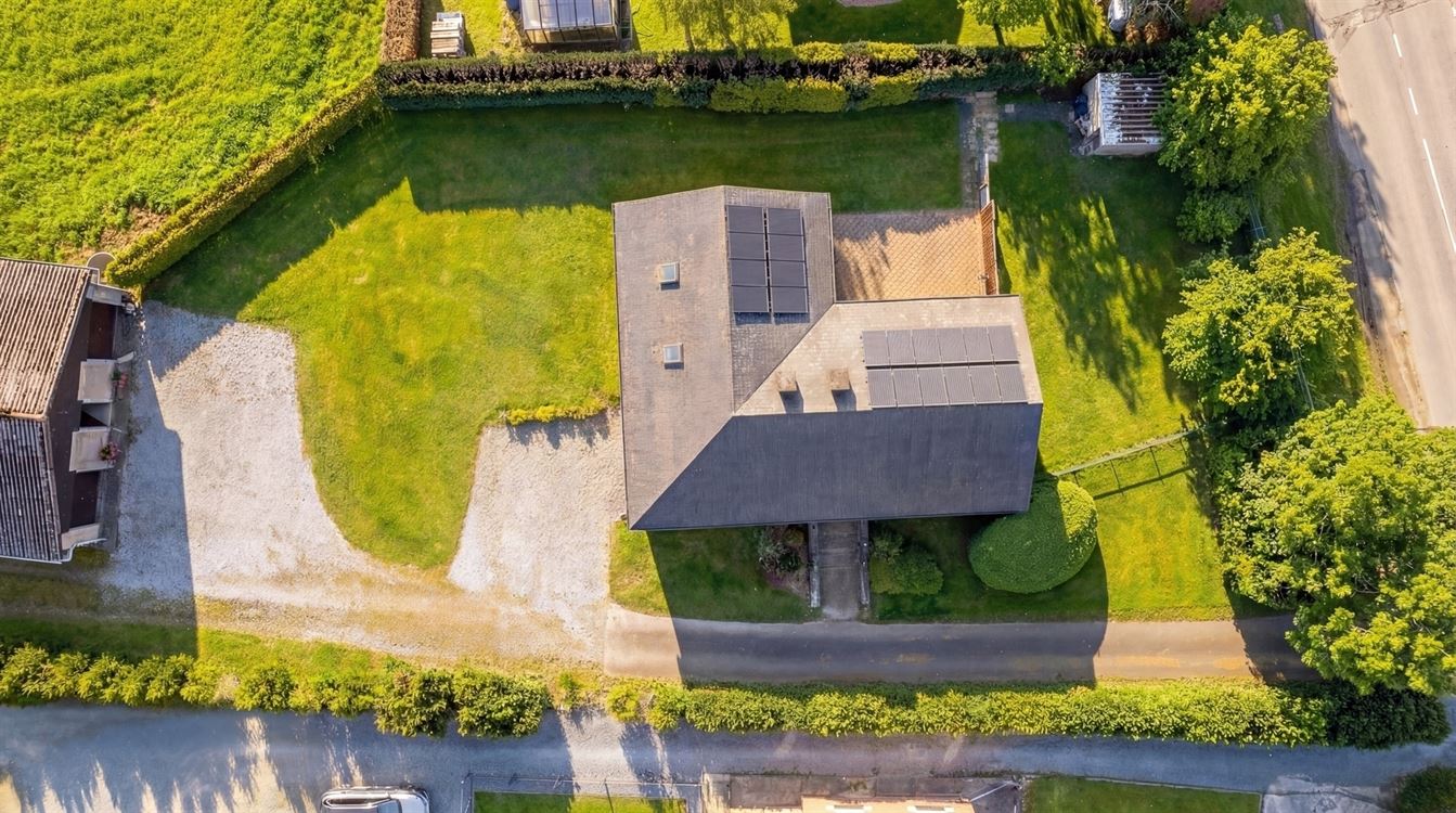 Villa de plain pied + Entrepôt + terrain agricole
