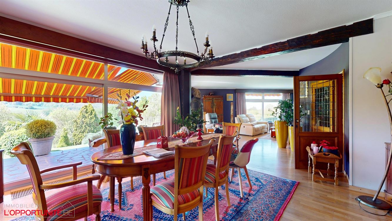 Propriété exceptionnelle sur 35 ares de terrain, 4 chambres, garages et carport.