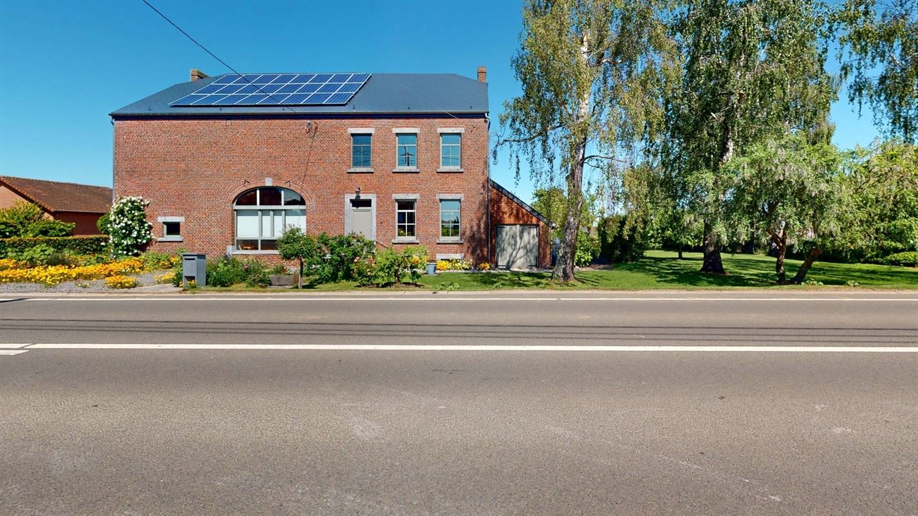 BELLE GRANDE MAISON DE CARACTERE AVEC BEAUCOUP DE POTENTIEL SUR DE 38 ARES DONT 18 A BATIR