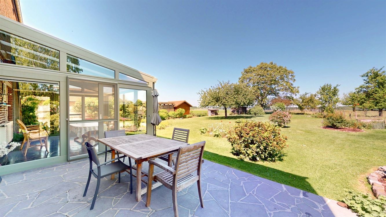 BELLE GRANDE MAISON DE CARACTERE AVEC BEAUCOUP DE POTENTIEL SUR DE 38 ARES DONT 18 A BATIR