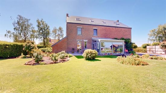 BELLE GRANDE MAISON DE CARACTERE AVEC BEAUCOUP DE POTENTIEL SUR DE 38 ARES DONT 18 A BATIR