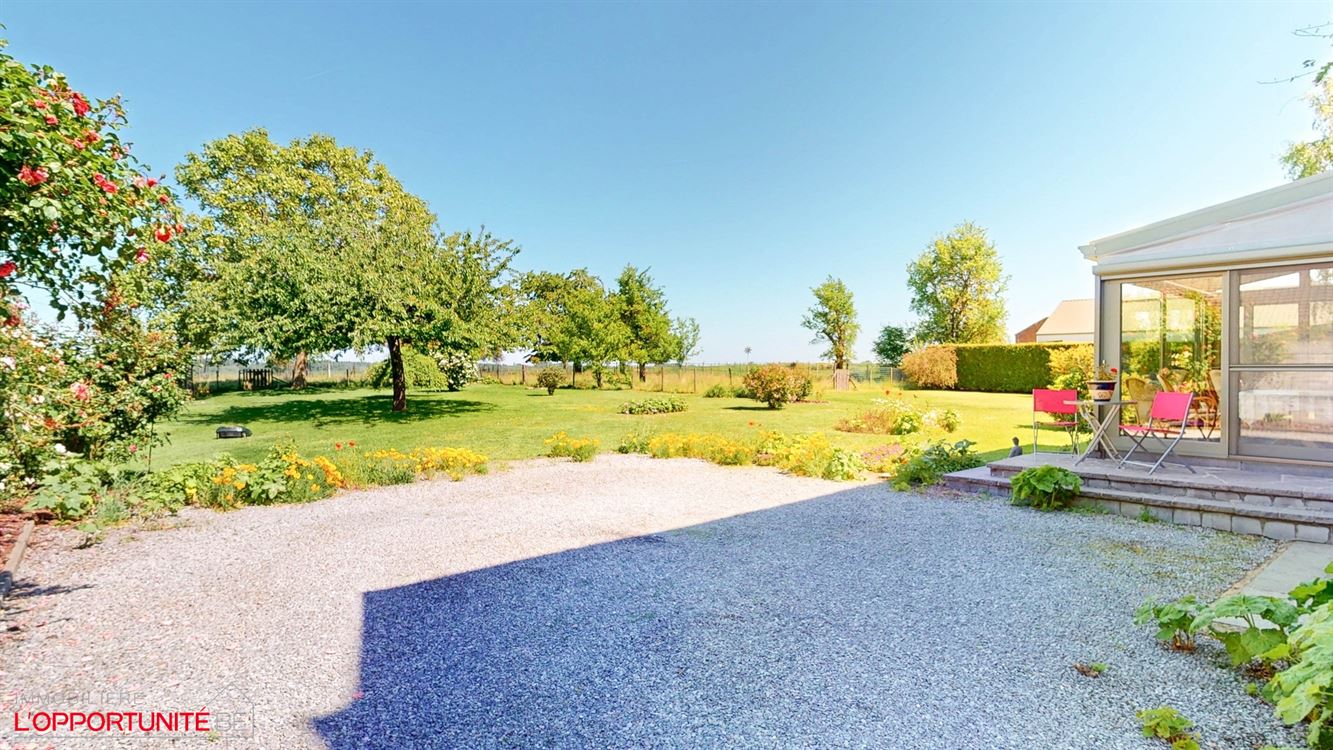 BELLE GRANDE MAISON DE CARACTERE AVEC BEAUCOUP DE POTENTIEL SUR DE 38 ARES DONT 18 A BATIR