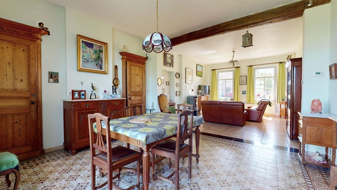 BELLE GRANDE MAISON DE CARACTERE AVEC BEAUCOUP DE POTENTIEL SUR DE 38 ARES DONT 18 A BATIR