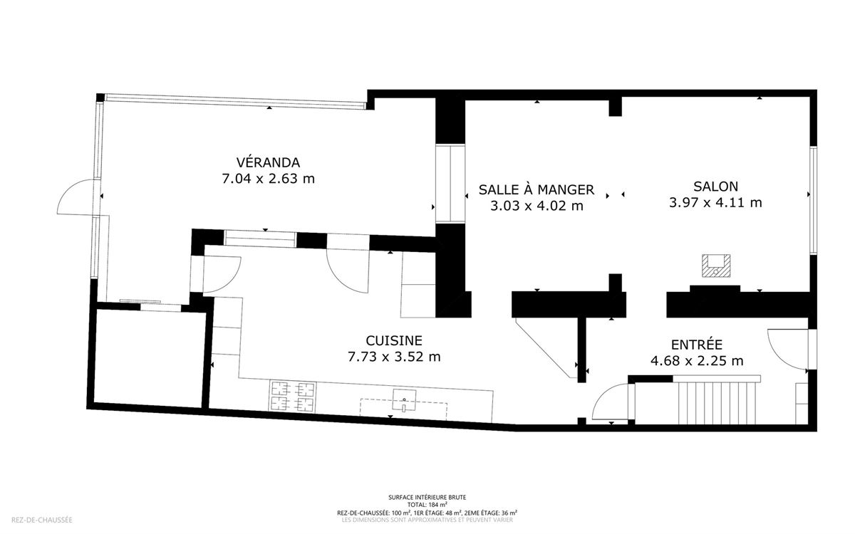 Magnifique maison trois chambres, passage latéral (servitude) et beau jardin.
