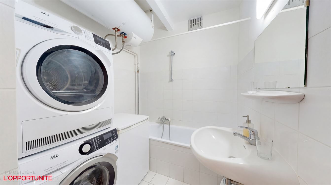 Bel appartement au 3eme étage, trois chambres, deux terrasses.