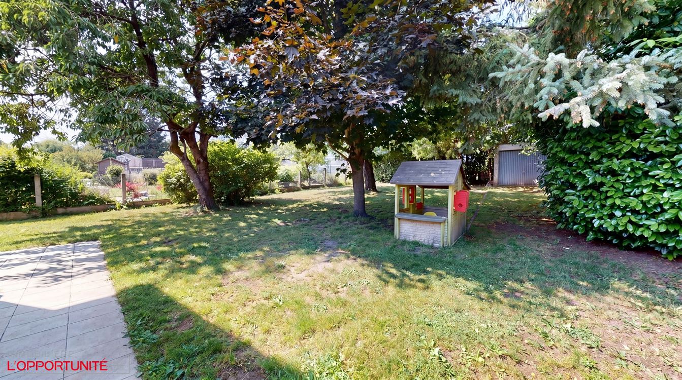 Rare plain pied 5 chambres, magnifique quartier résidentiel, garage et terrain de +/- 10 ares.