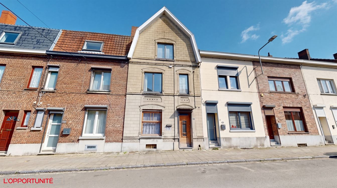 Belle maison 4 chambres, bureau et beau jardin.