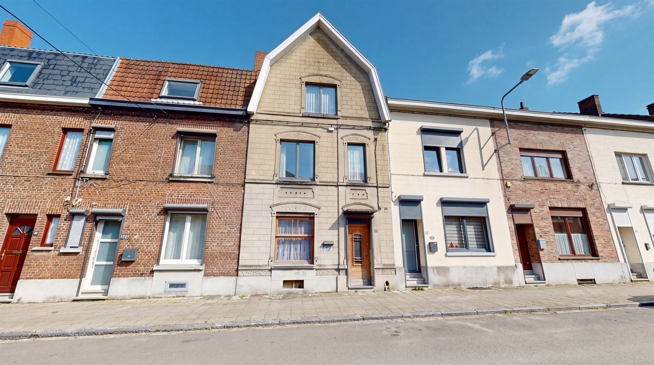 Belle maison 4 chambres, bureau et beau jardin.