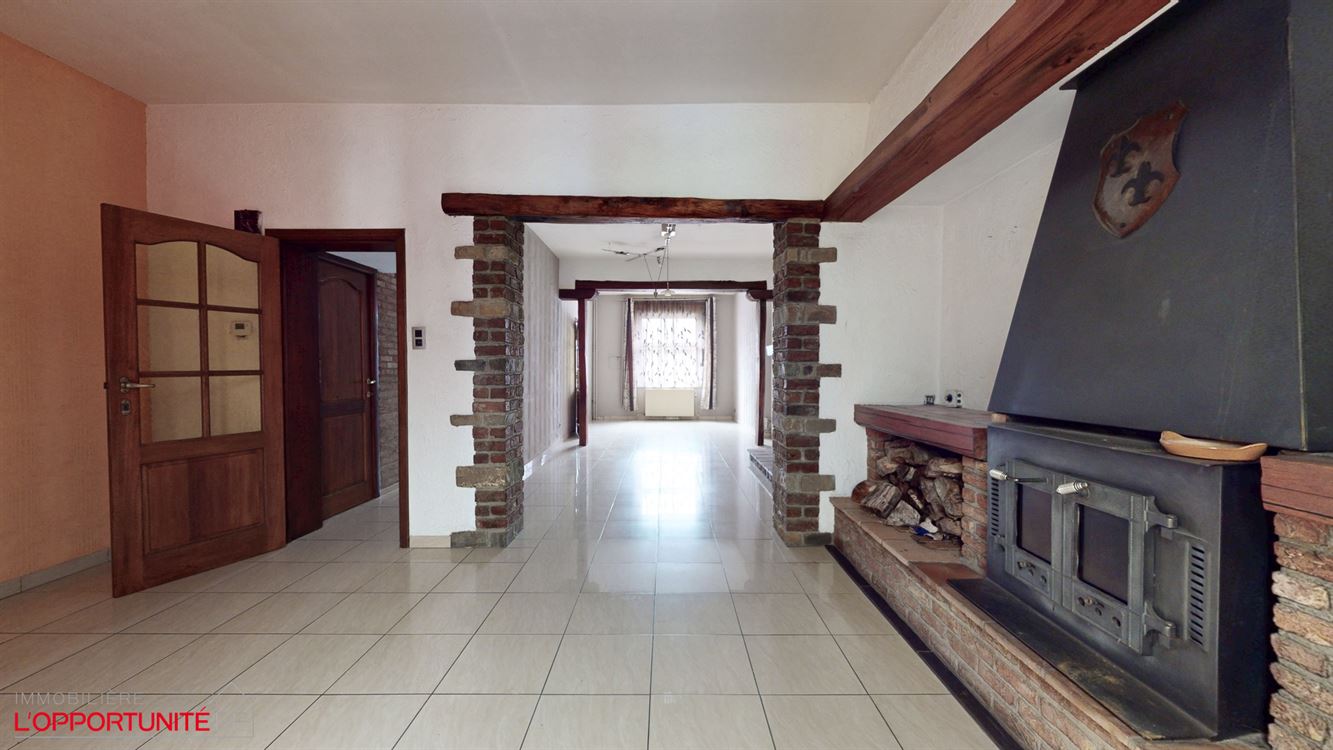 Belle maison 4 chambres, bureau et beau jardin.