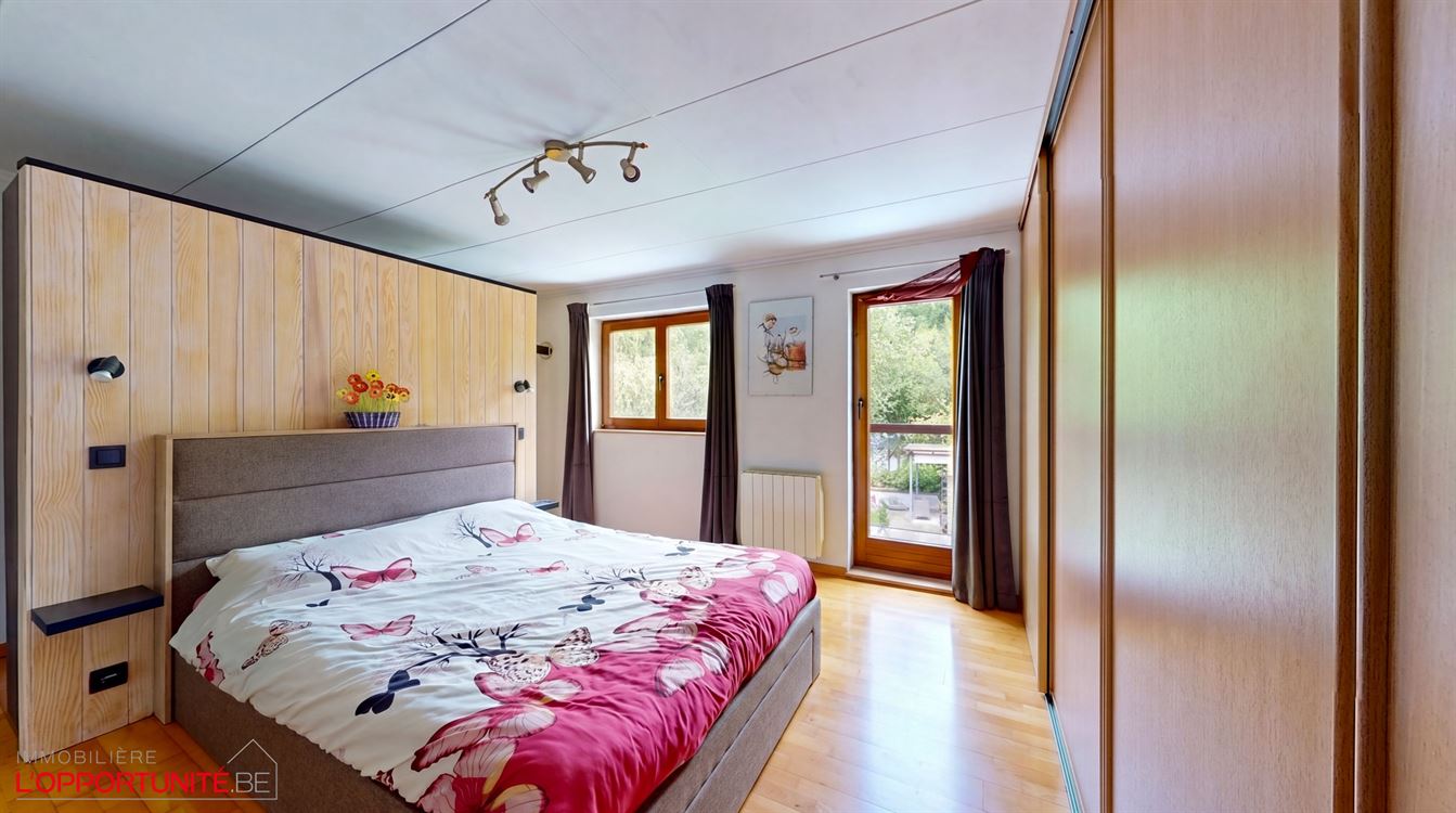 Belle maison 4 chambres, elec conforme, jardin et garage avec accès arrière.