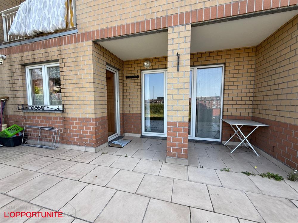 Magnifique appartement situé au rdc, une chambre, terrasse, jardinet et une place de parking.