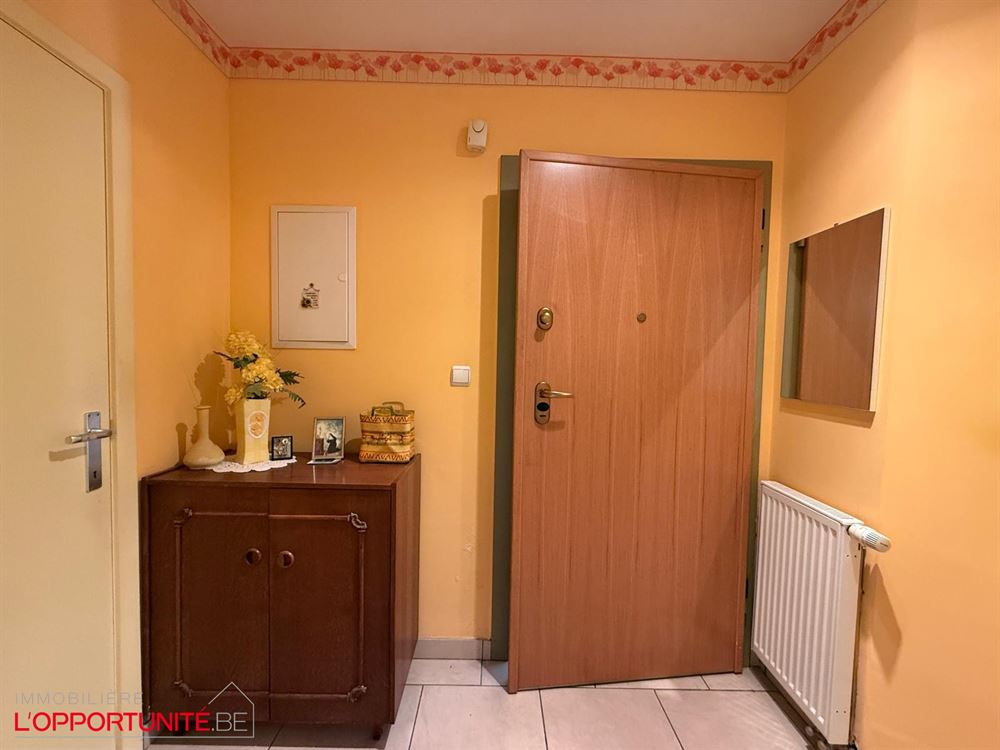 Magnifique appartement situé au rdc, une chambre, terrasse, jardinet et une place de parking.