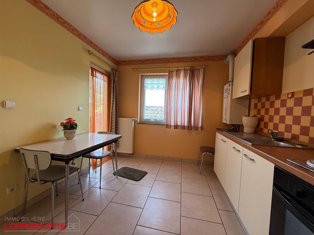 Magnifique appartement situé au rdc, une chambre, terrasse, jardinet et une place de parking.