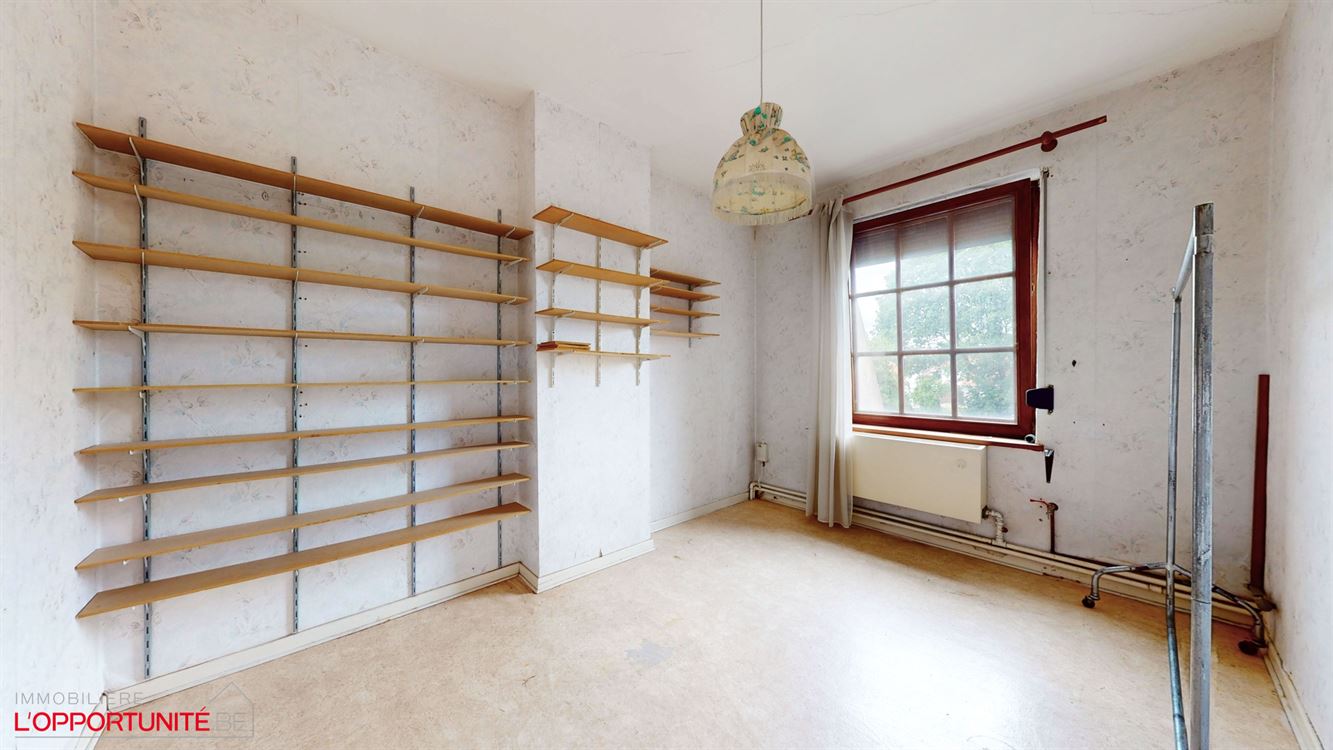 Belle maison 4 chambres, bureau et beau jardin.