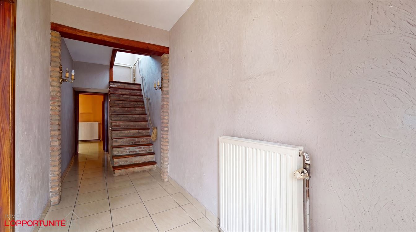 Belle maison 4 chambres, bureau et beau jardin.