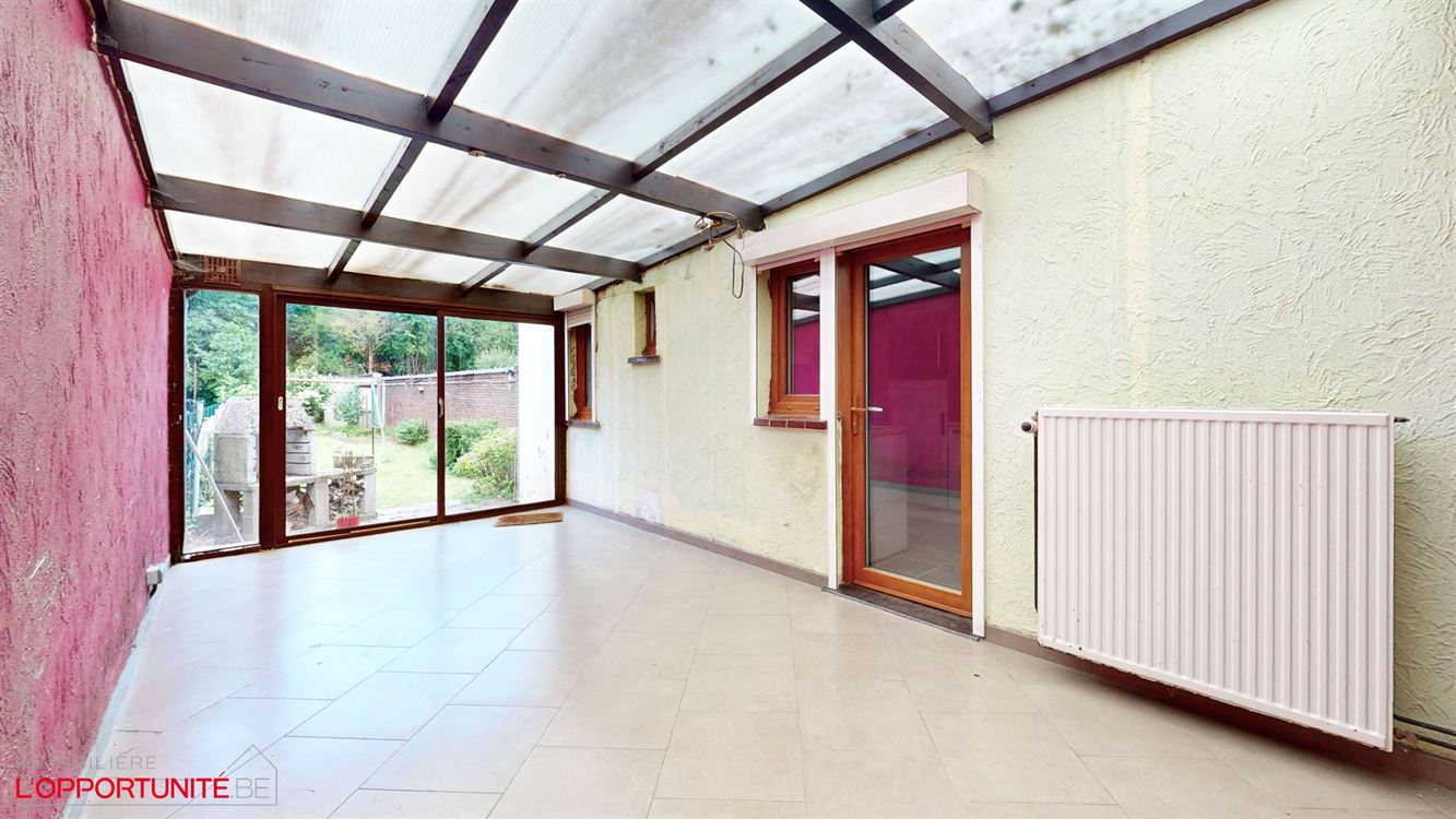 Belle maison 4 chambres, bureau et beau jardin.