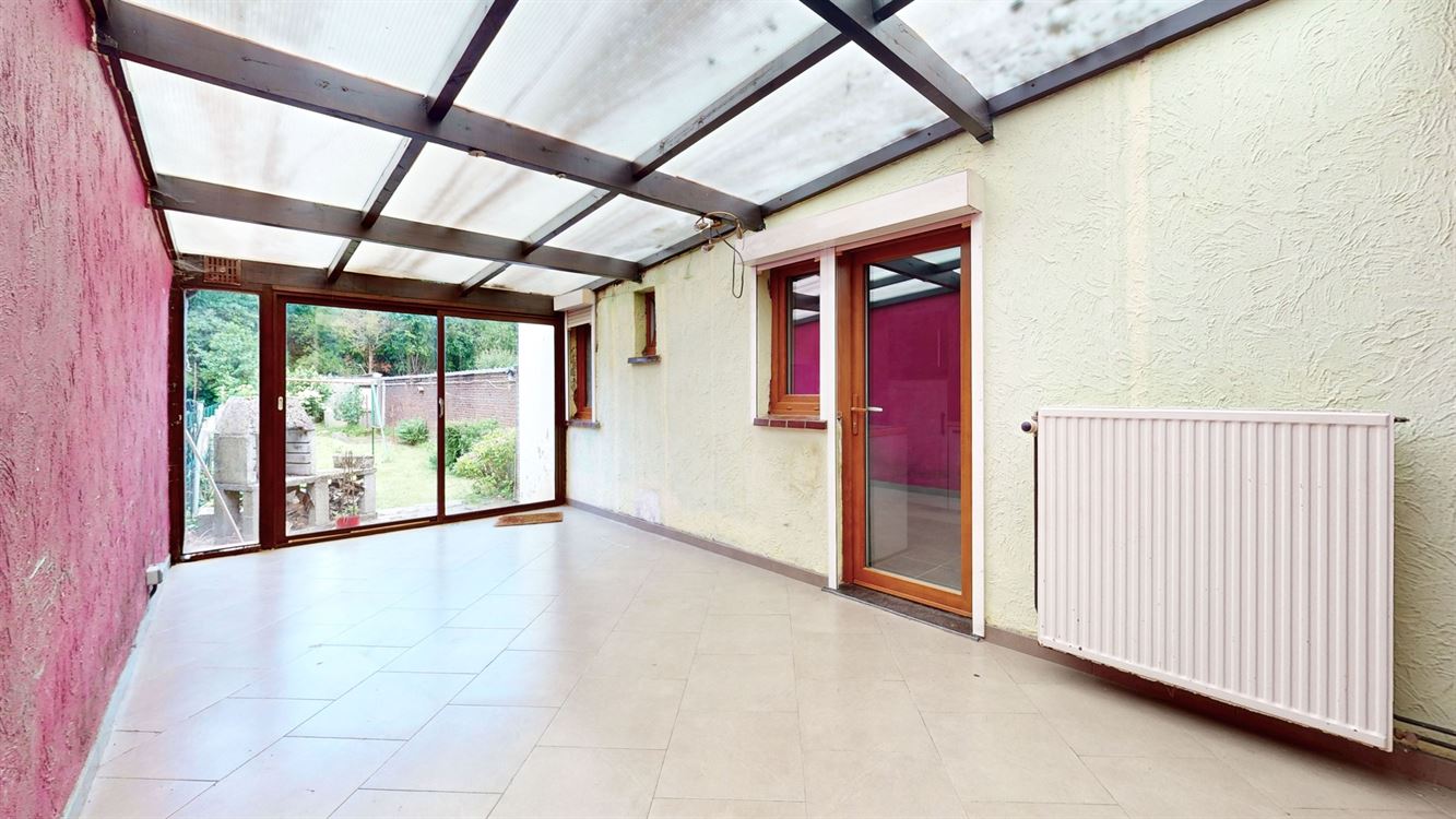 Belle maison 4 chambres, bureau et beau jardin.