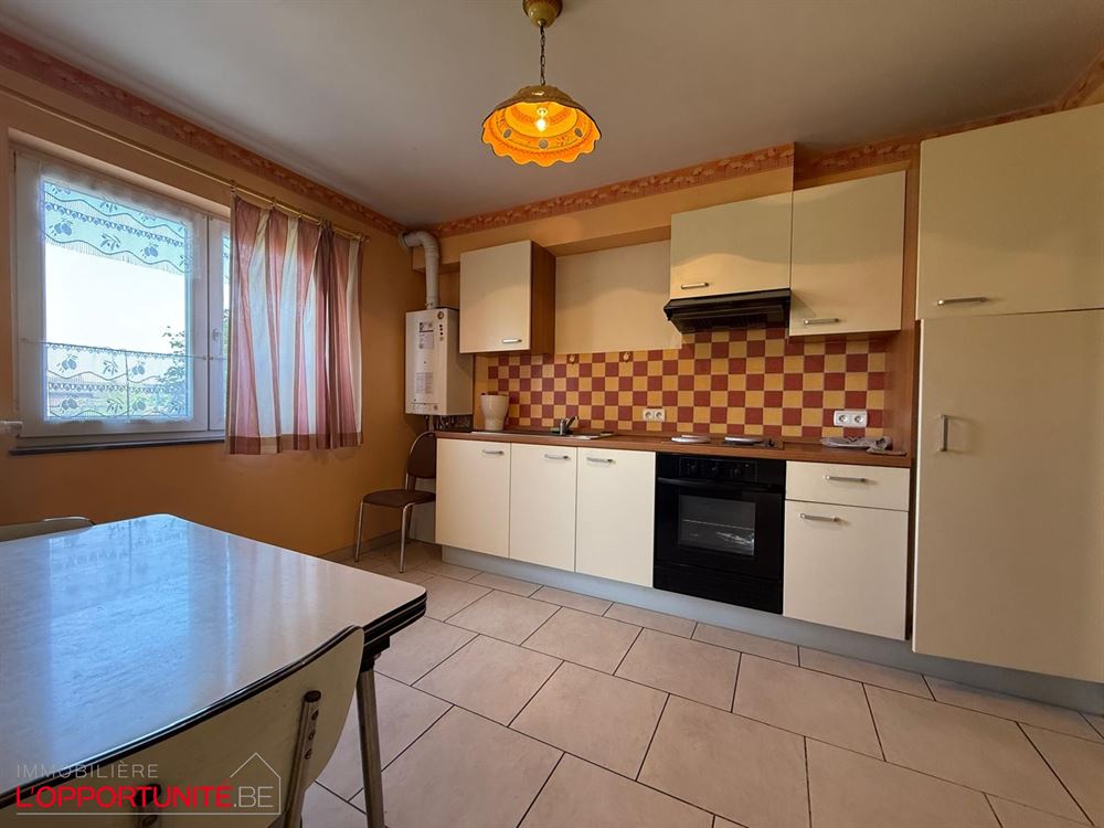 Magnifique appartement situé au rdc, une chambre, terrasse, jardinet et une place de parking.