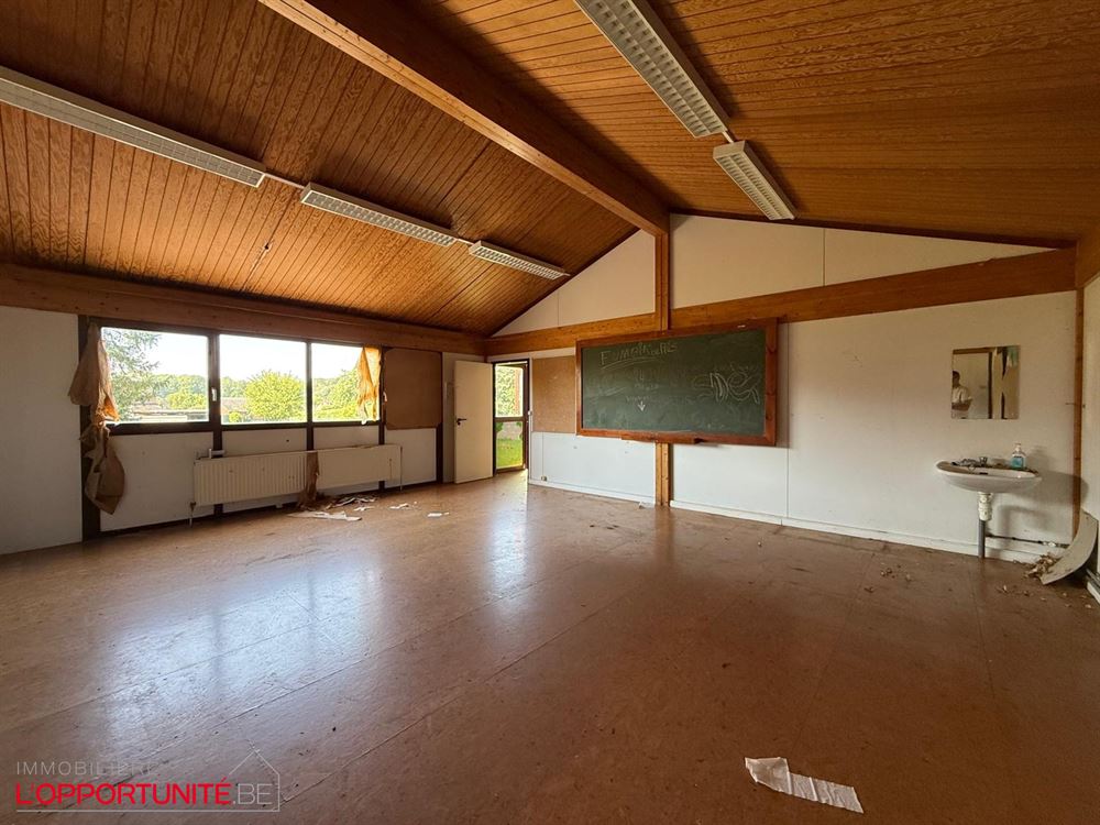 Projet 6 maisons sous réserve d'accord à l'urbanisme. TVA 6%. Bureaux, cabinet médicale, esthétique, restauration, parking.