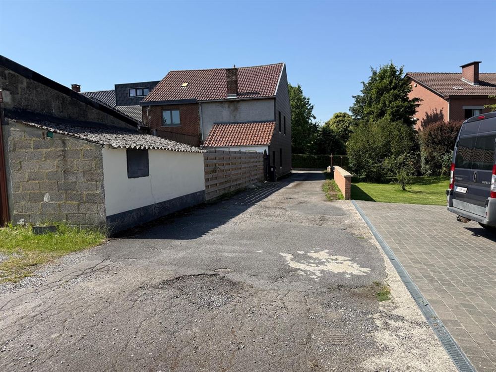 Projet 6 maisons sous réserve d'accord à l'urbanisme. TVA 6%. Bureaux, cabinet médicale, esthétique, restauration, parking.