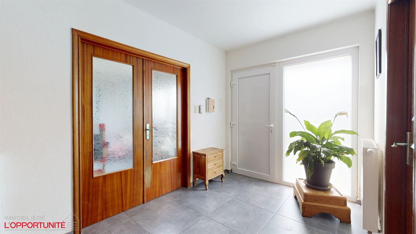 Rare plain pied 5 chambres, magnifique quartier résidentiel, garage et terrain de +/- 10 ares.