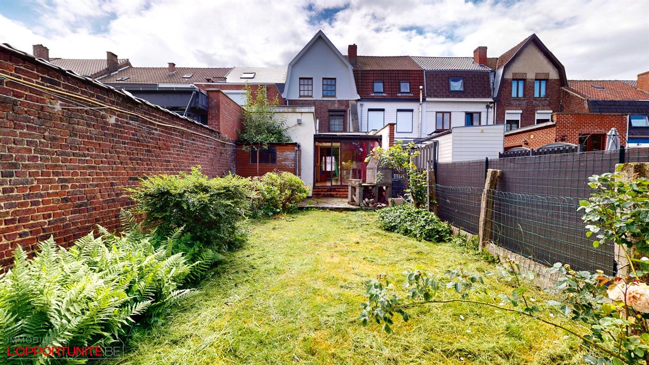 Belle maison 4 chambres, bureau et beau jardin.