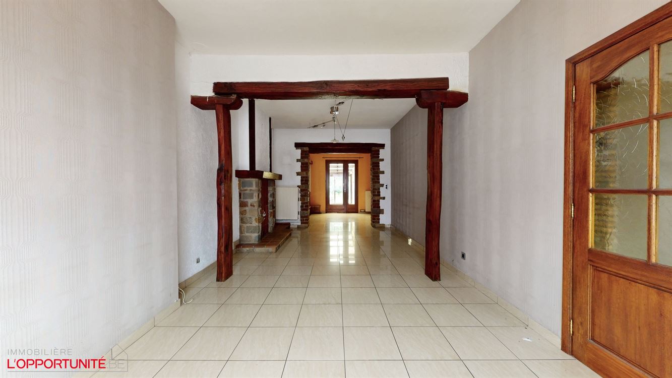 Belle maison 4 chambres, bureau et beau jardin.