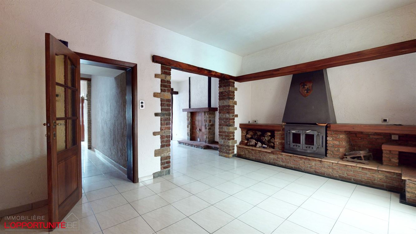 Belle maison 4 chambres, bureau et beau jardin.