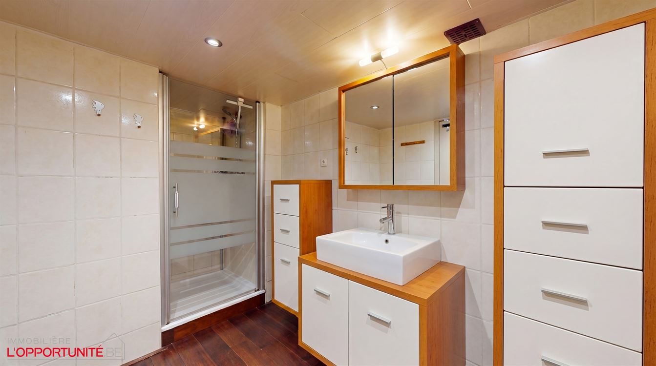Belle maison 4 chambres, elec conforme, jardin et garage avec accès arrière.