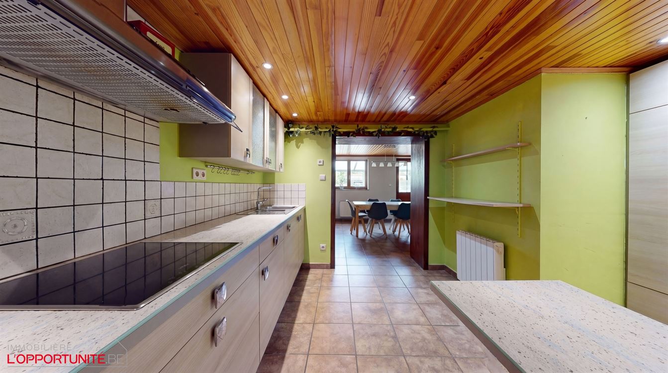 Belle maison 4 chambres, elec conforme, jardin et garage avec accès arrière.