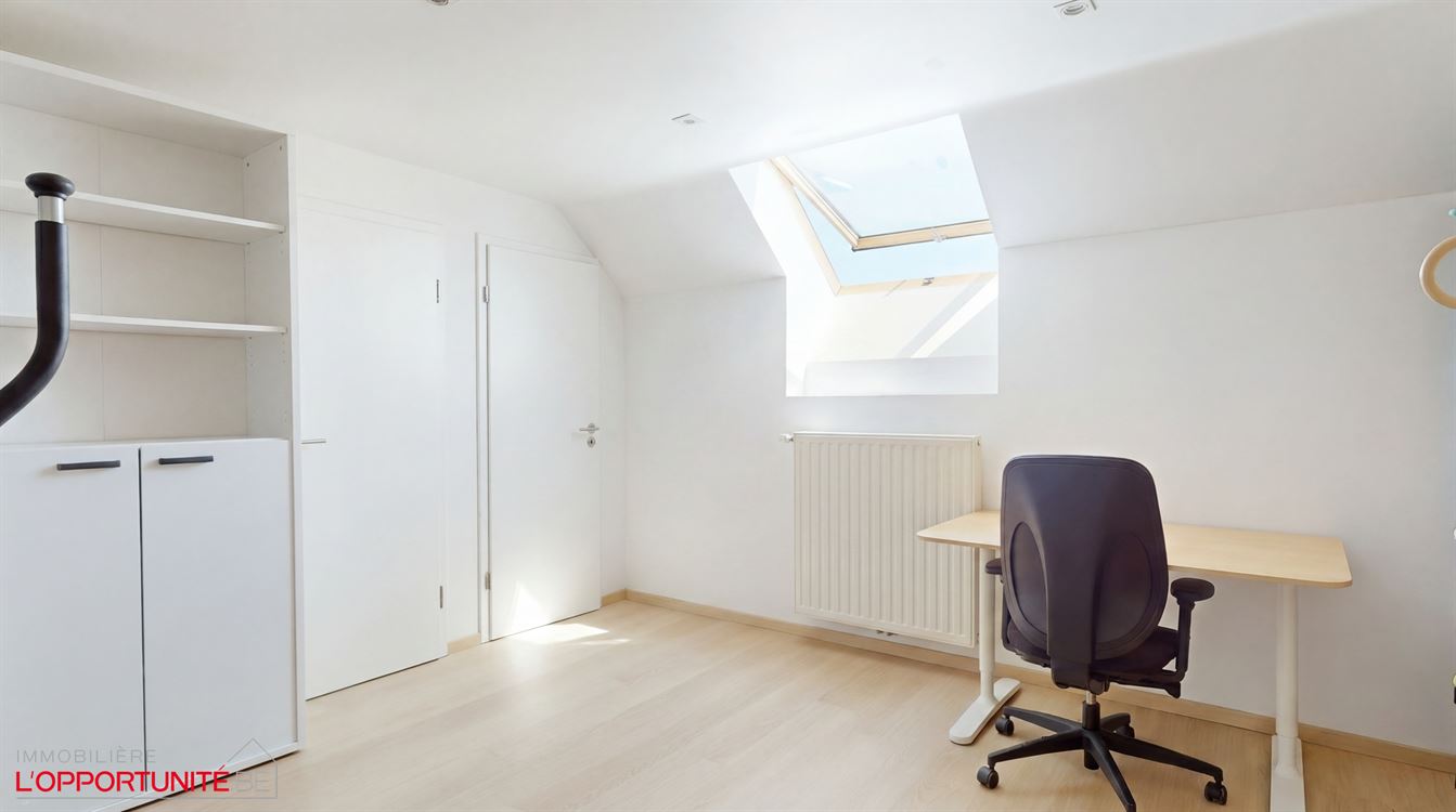 Splendide maison 2016, 4 chambres, bureau et beau jardin.
