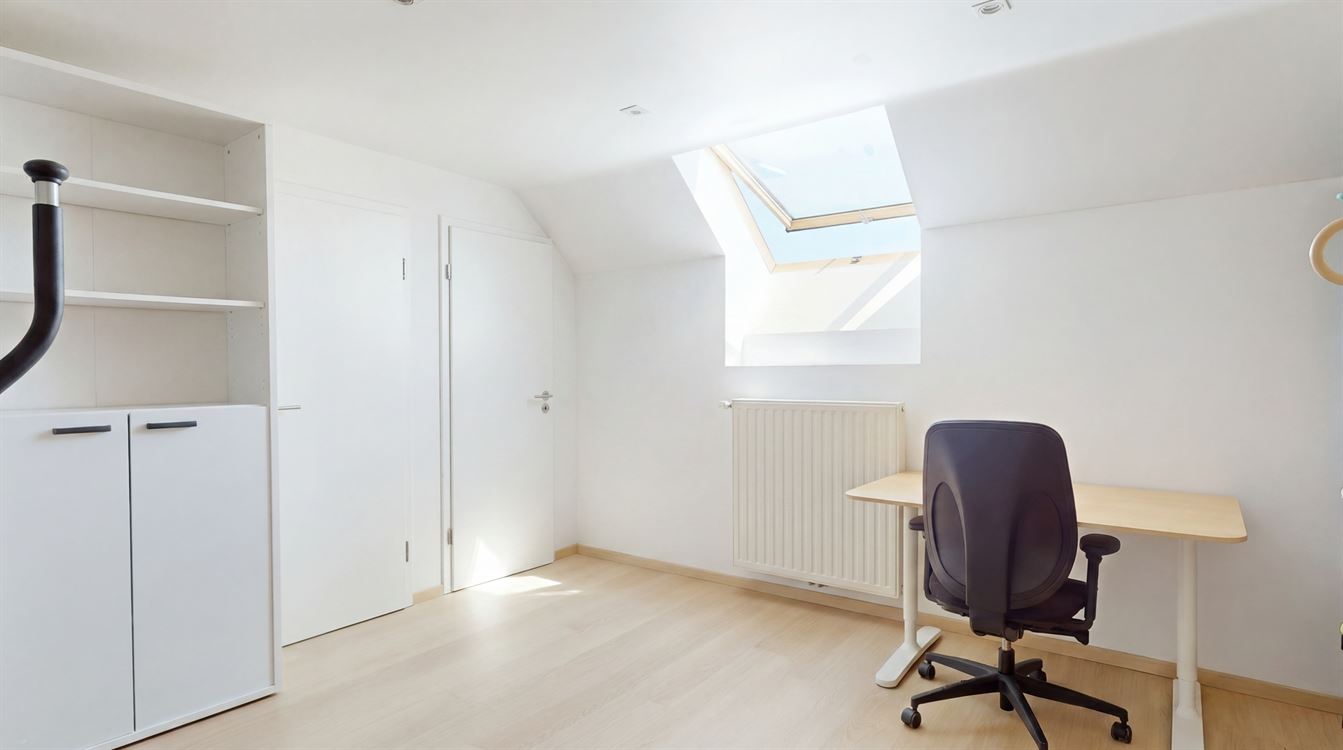 Splendide maison 2016, 4 chambres, bureau et beau jardin.